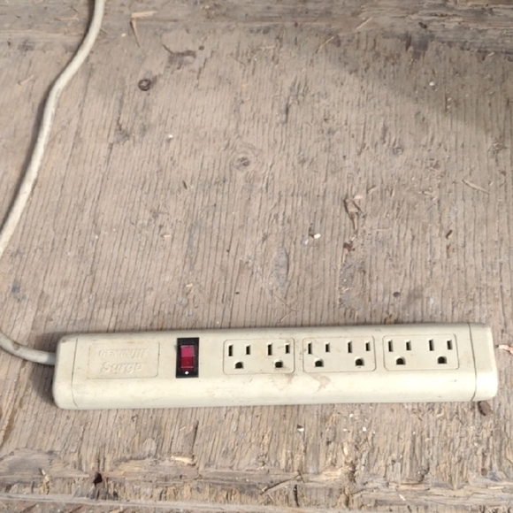 Belkin Surge Protector Power Strip - Picture 1 of 2